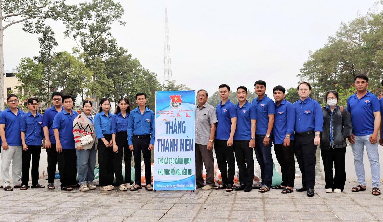 Tuổi trẻ Công ty Cổ phần Môi trường đô thị An Giang chung tay tạo cảnh quan hồ Nguyễn Du