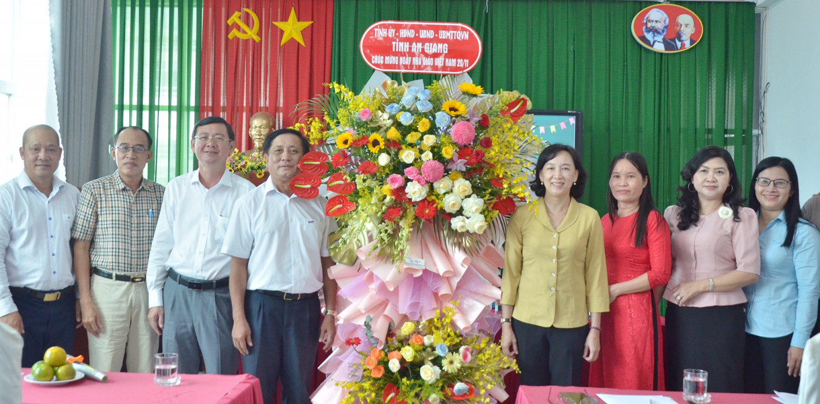 Phó Chủ tịch UBND tỉnh An Giang chúc mừng Ngày Nhà giáo Việt Nam