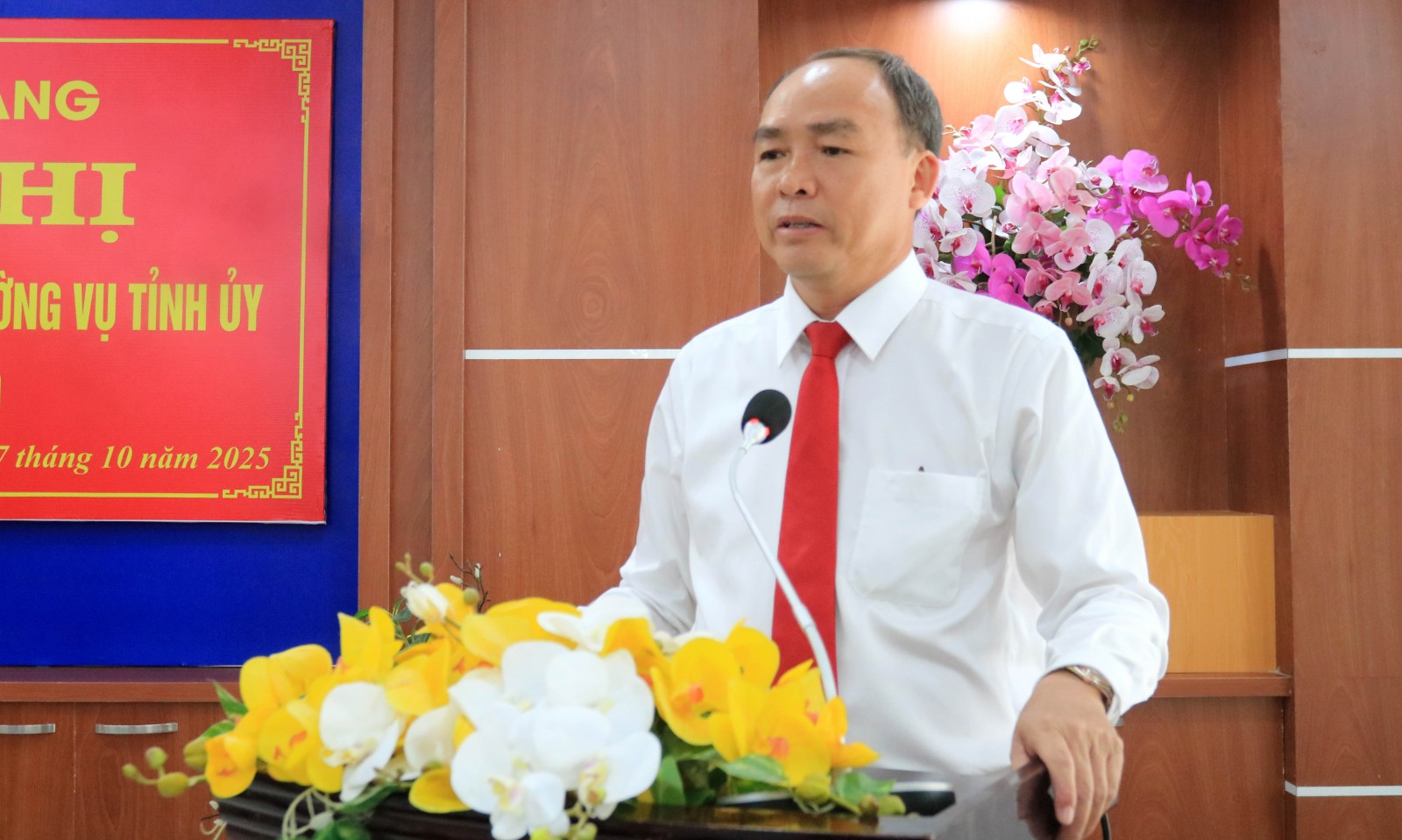 Công bố các quyết định của Ban Thường vụ Tỉnh ủy An Giang về công tác cán bộ Đồng chí Lâm Quang Thi, Bí thư Đảng ủy phường Long Xuyên phát biểu nhận nhiệm vụ mới