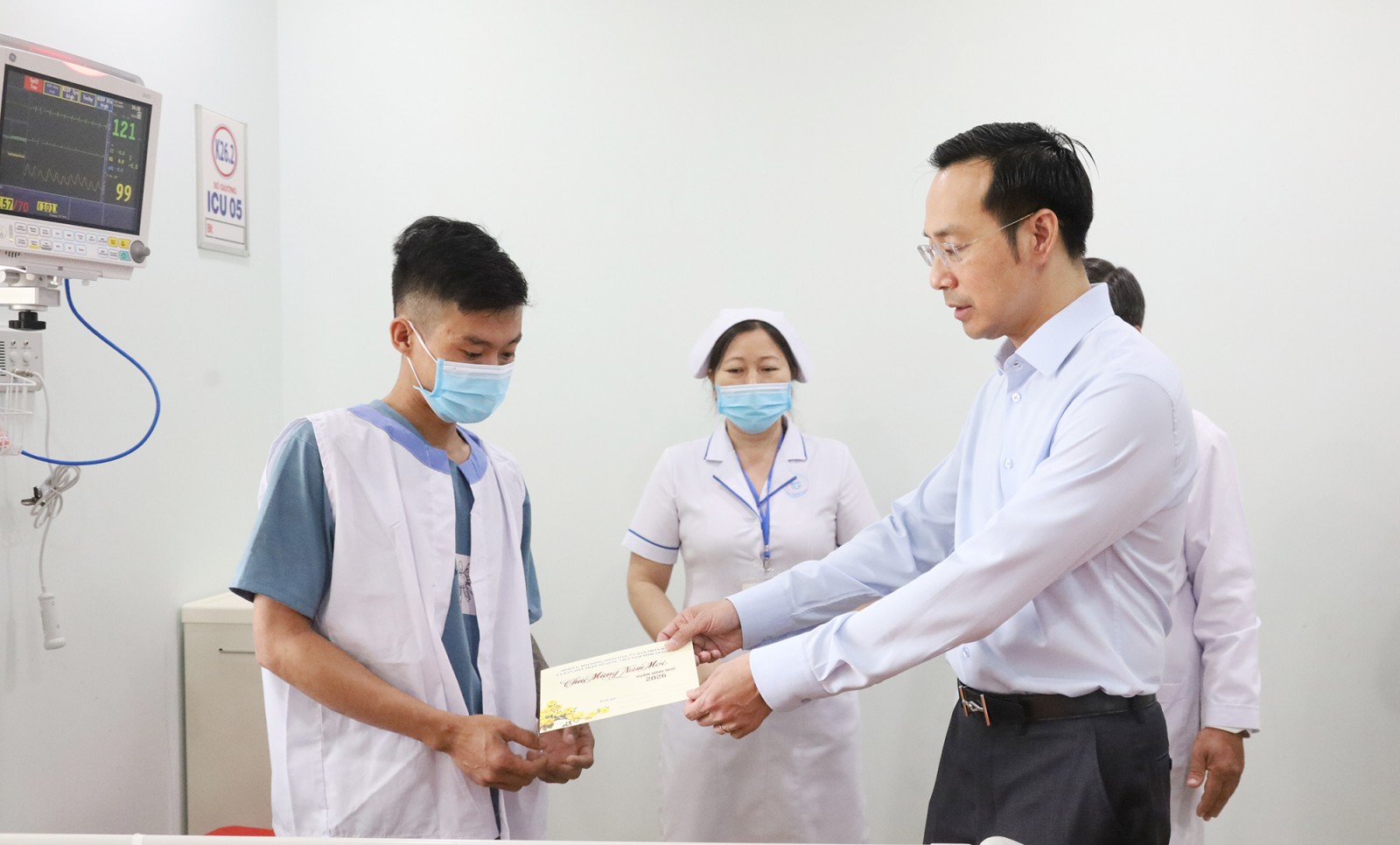 Phó Bí thư Thường trực Tỉnh ủy, Chủ tịch HĐND tỉnh An Giang Nguyễn Thanh Nhàn thăm, chúc tết tại phường Rạch Giá