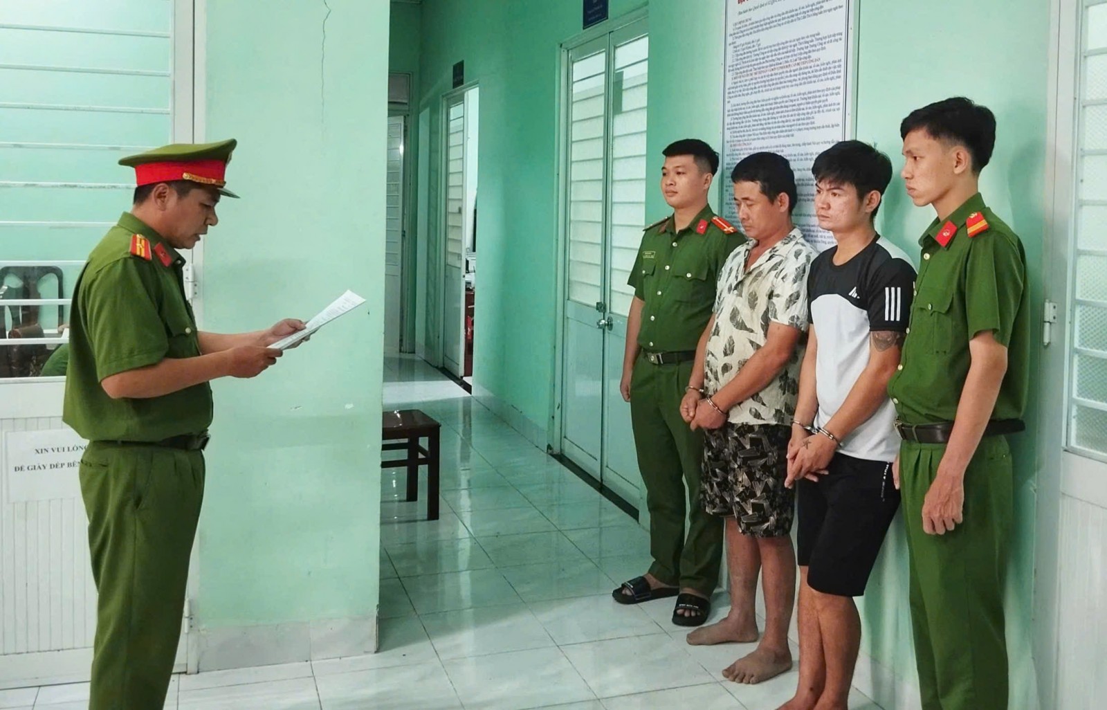 Khởi tố, bắt tạm giam hai đối tượng sử dụng trái phép chất ma túy