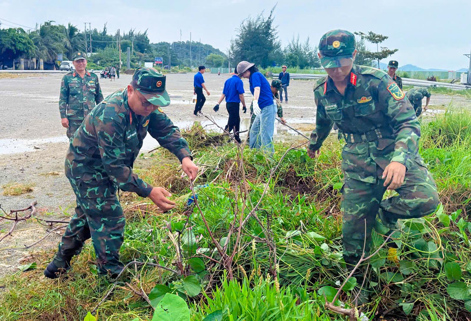 Trung đoàn 20 hành quân dã ngoại làm công tác dân vận
