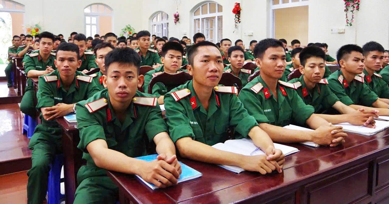 Trung đoàn 20 bồi dưỡng cho 225 cán bộ tiểu đội trưởng, khẩu đội trưởng