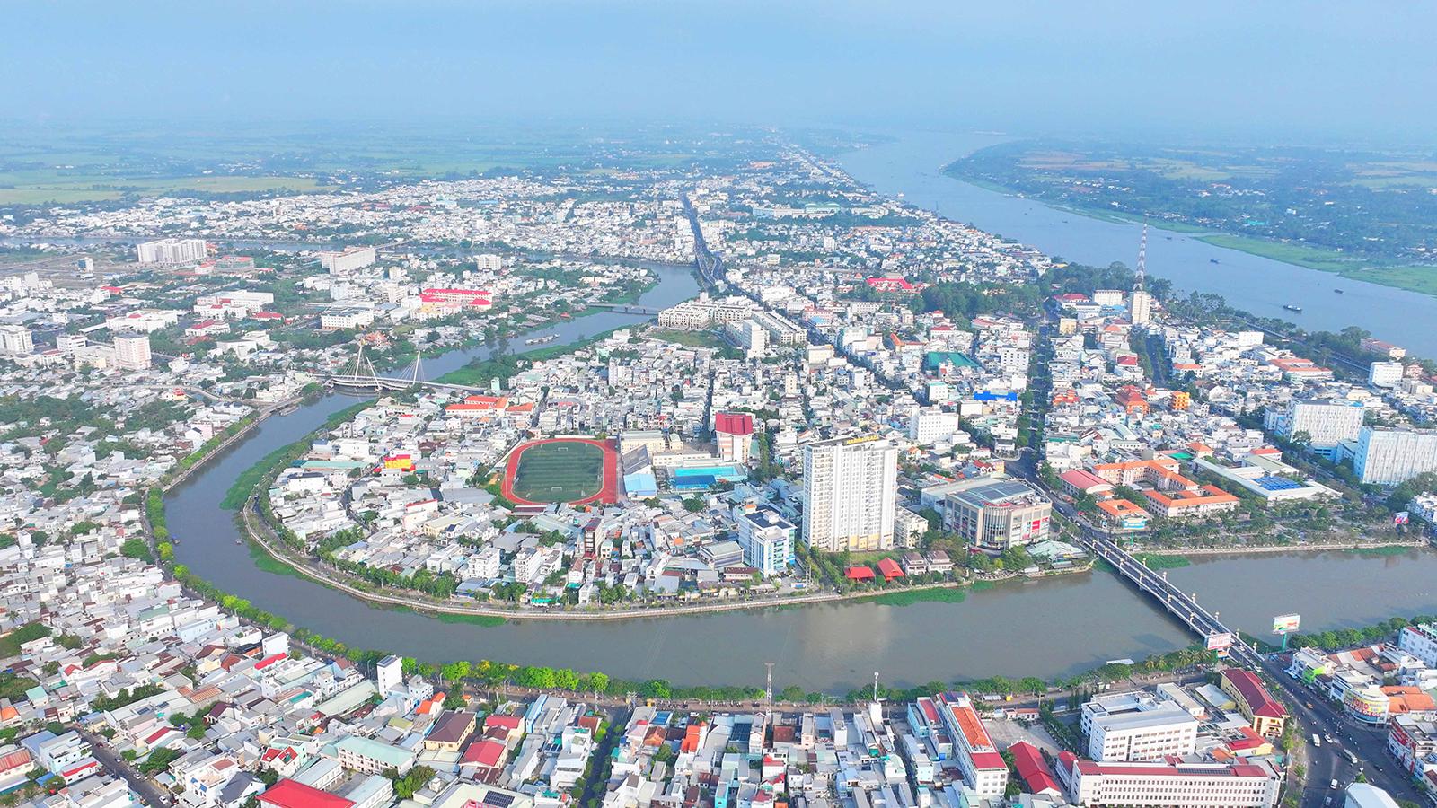 Có một đô thị sầm uất bên dòng sông Hậu