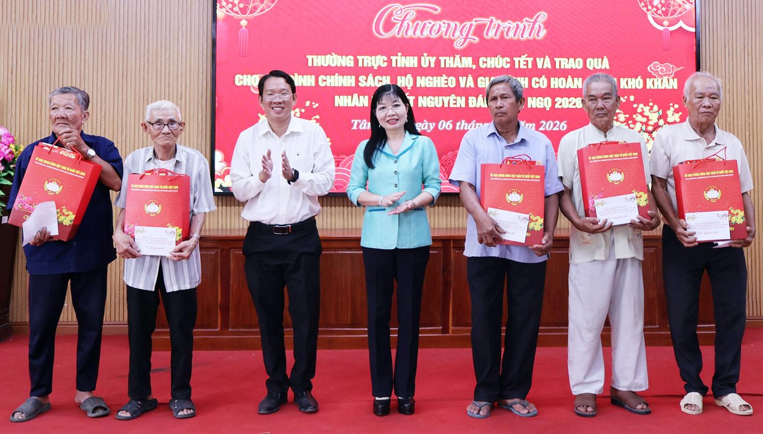 Phó Bí thư Tỉnh ủy An Giang Trần Thị Thanh Hương thăm và chúc tết 4 xã, phường