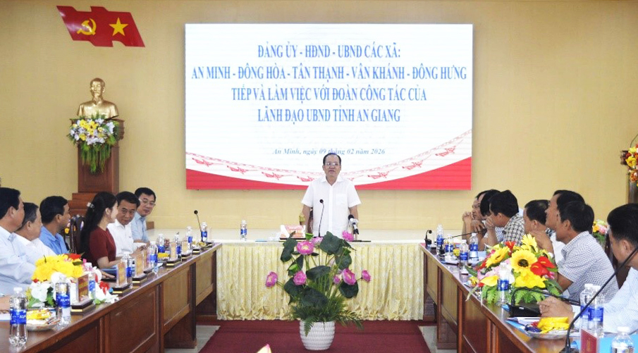 Phó Chủ tịch Thường trực UBND tỉnh An Giang Nguyễn Thanh Phong kiểm tra công tác bầu cử tại 5 xã