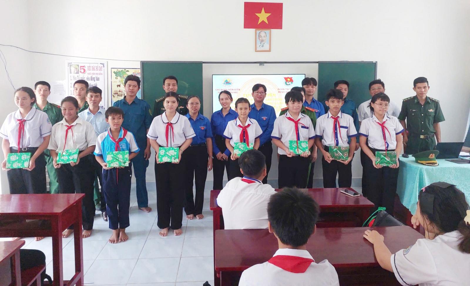 Trang bị kiến thức phòng tránh lừa đảo cho học sinh xã Tiên Hải