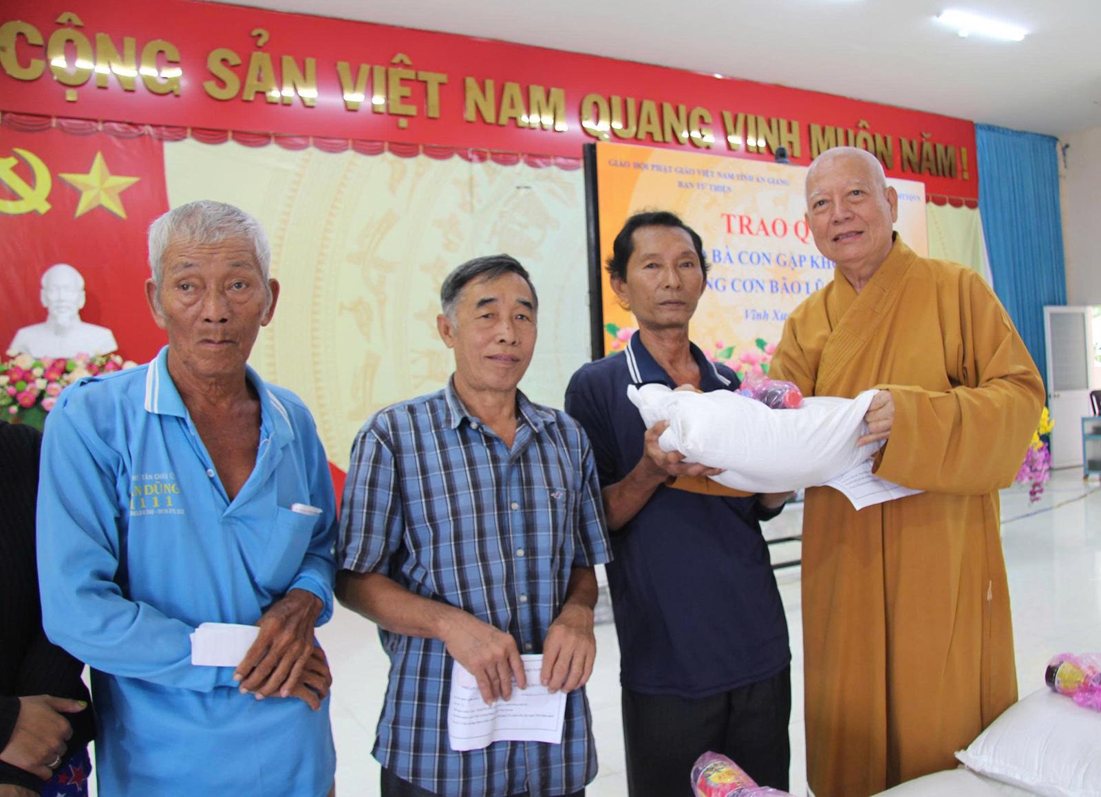 Cấp ủy vững, địa phương phát triển