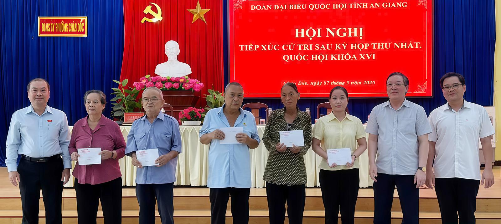 Đoàn Đại biểu Quốc hội tỉnh An Giang tiếp xúc cử tri phường Châu Đốc