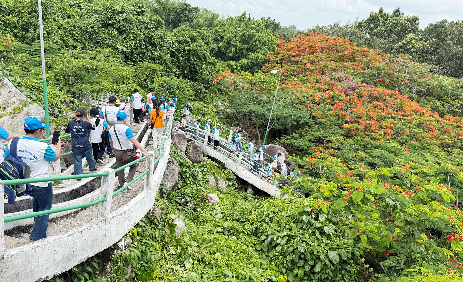31 thí sinh “Em là phát thanh viên” trải nghiệm chương trình tham quan thực tế