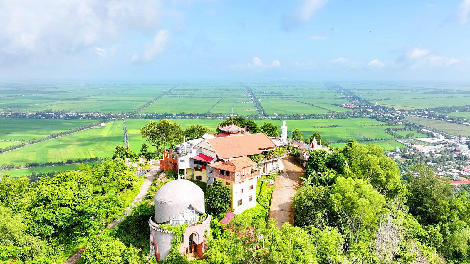 Về miền cổ vật