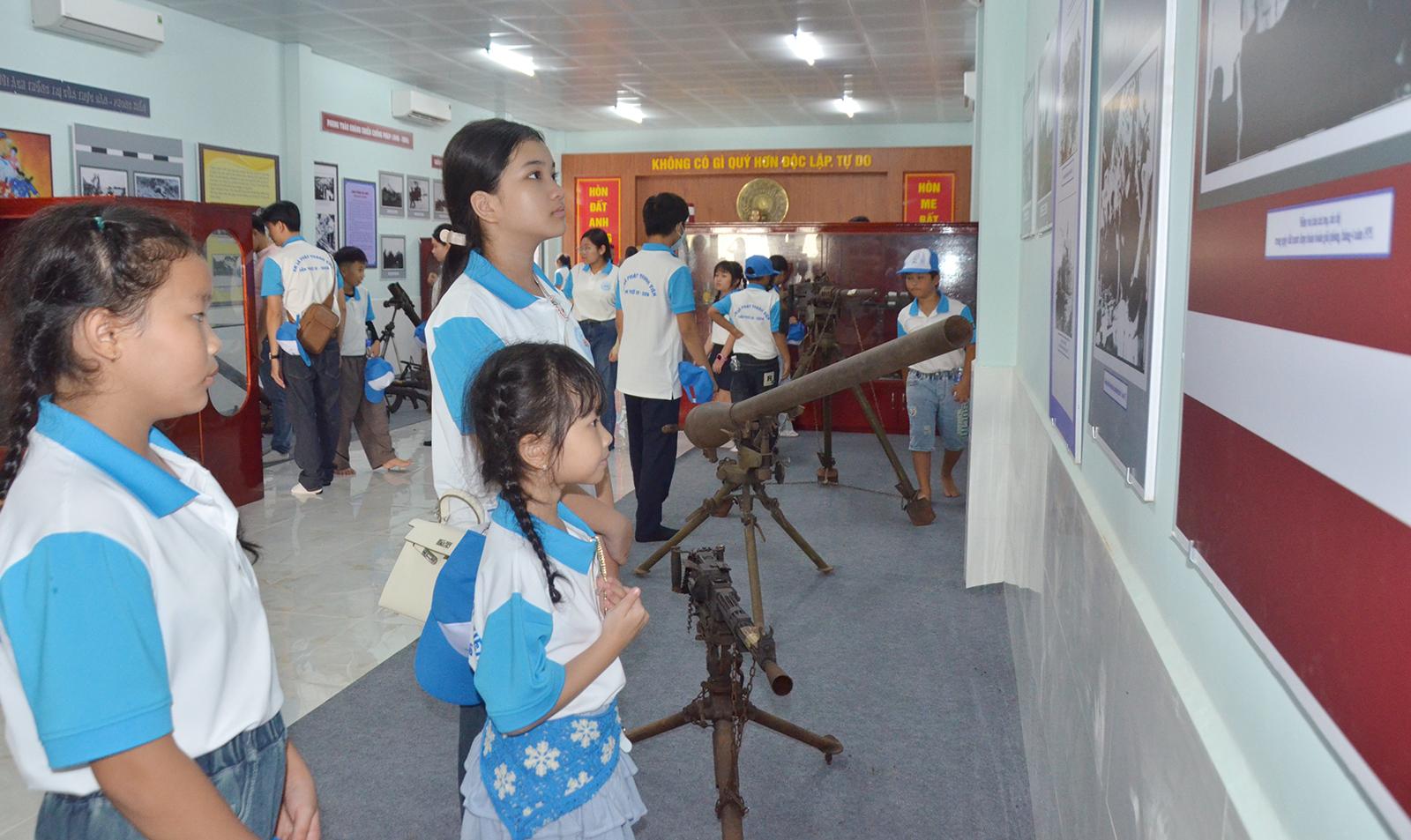 31 thí sinh “Em là phát thanh viên” trải nghiệm chương trình tham quan thực tế