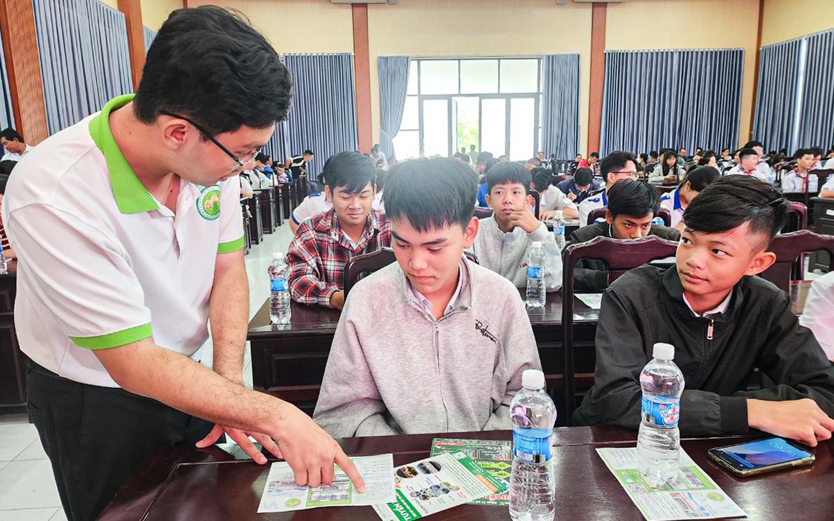 Tư vấn, giới thiệu việc làm cho hơn 300 học sinh, sinh viên và người lao động xã Tân Hiệp