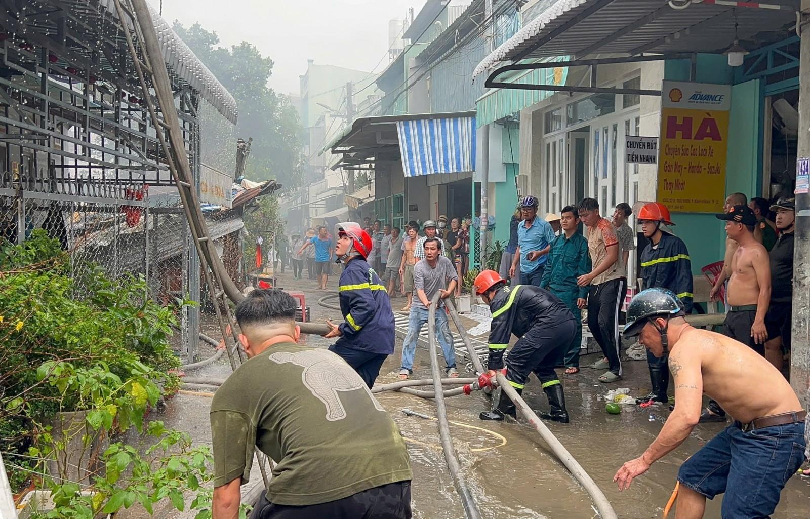 Lực lượng chữa ch&aacute;y t&iacute;ch cực chữa ch&aacute;y 