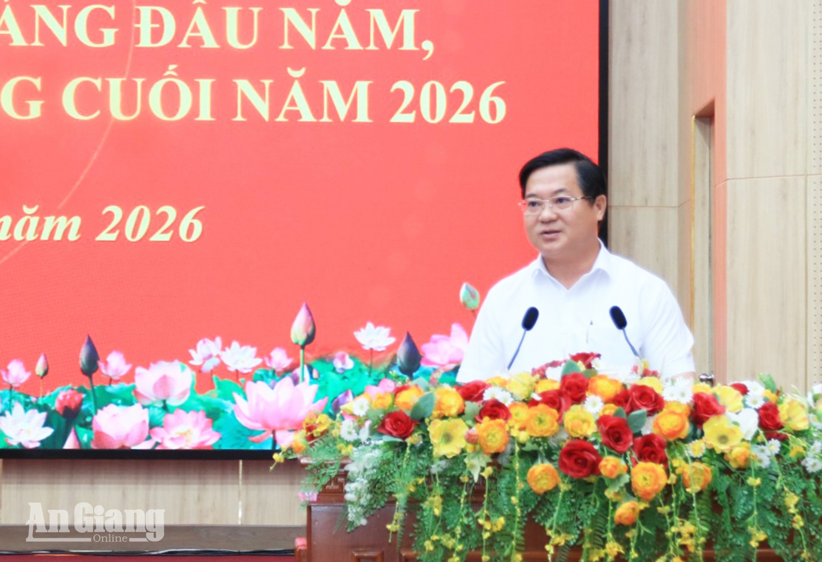 Uỷ viên Ban Thường vụ Tỉnh uỷ, Chủ nhiệm Uỷ ban kiểm tra Tỉnh uỷ Huỳnh Quốc Thái gợi ý thảo luận