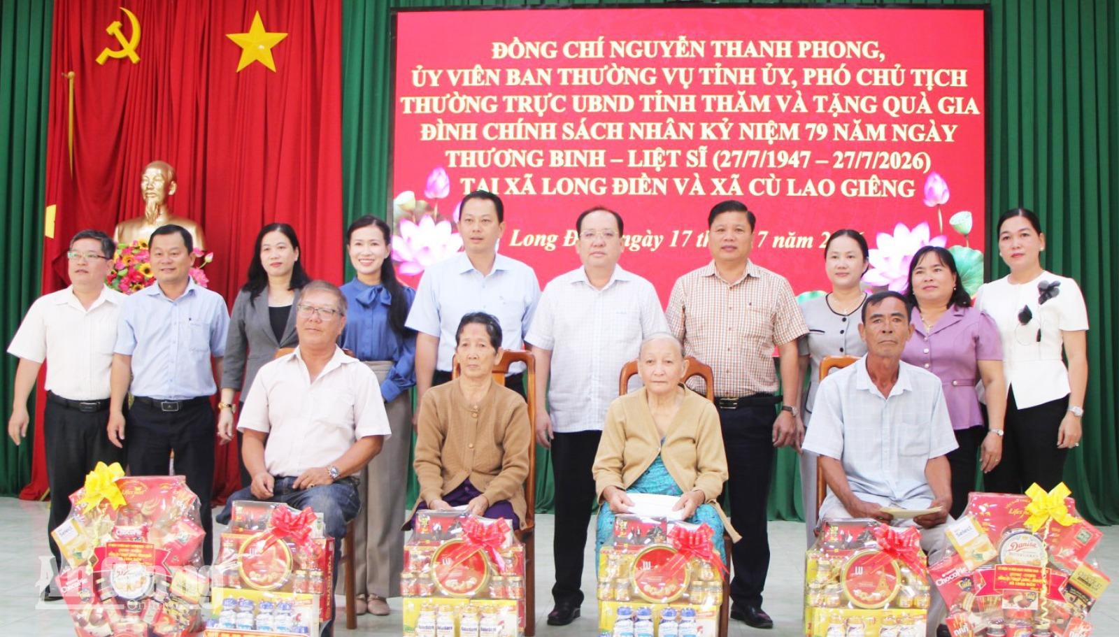 Phó Chủ tịch Thường trực UBND tỉnh An Giang thăm người có công tiêu biểu