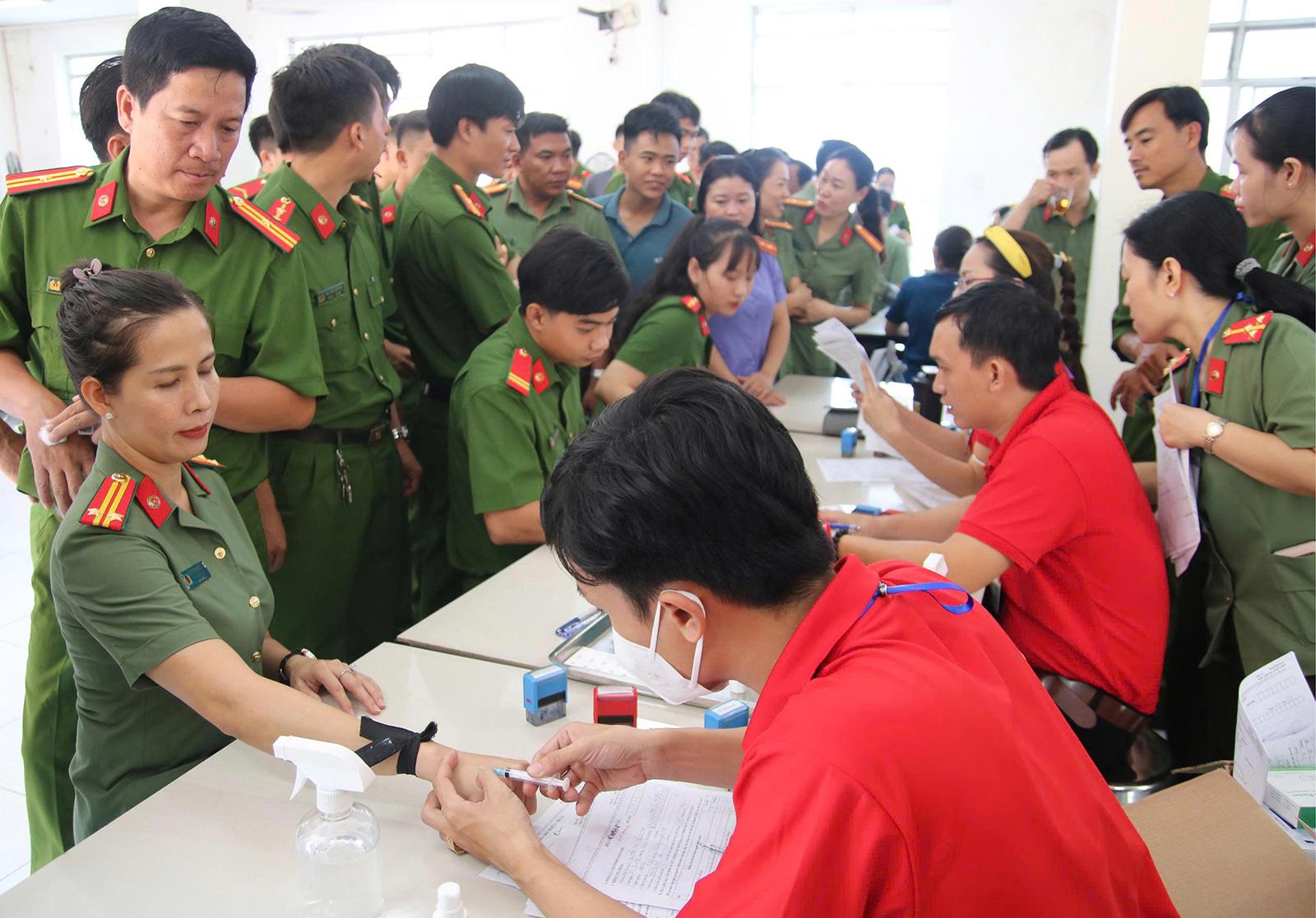 Công an An Giang vì bình yên, hạnh phúc Nhân dân