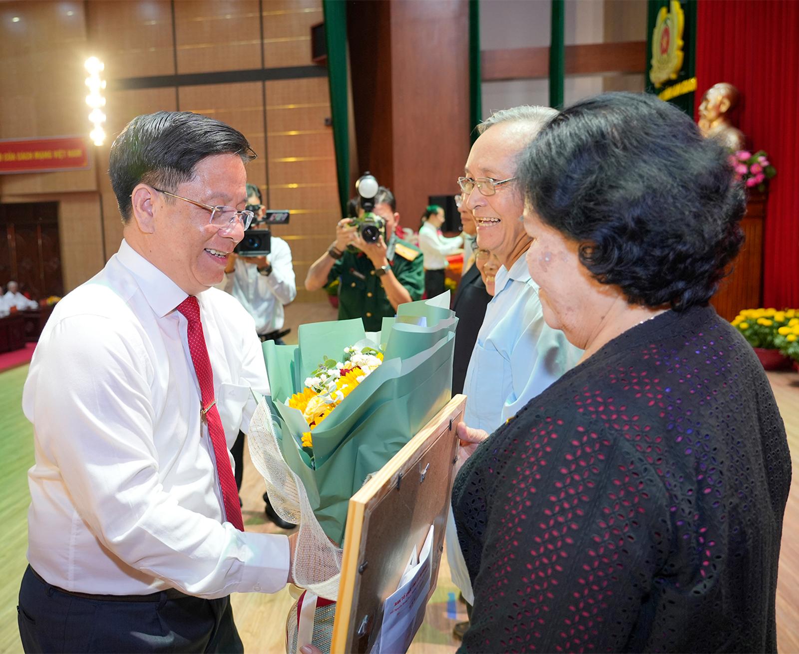 Tỉnh ủy An Giang họp mặt Ban Chấp hành Đảng bộ tỉnh các khóa