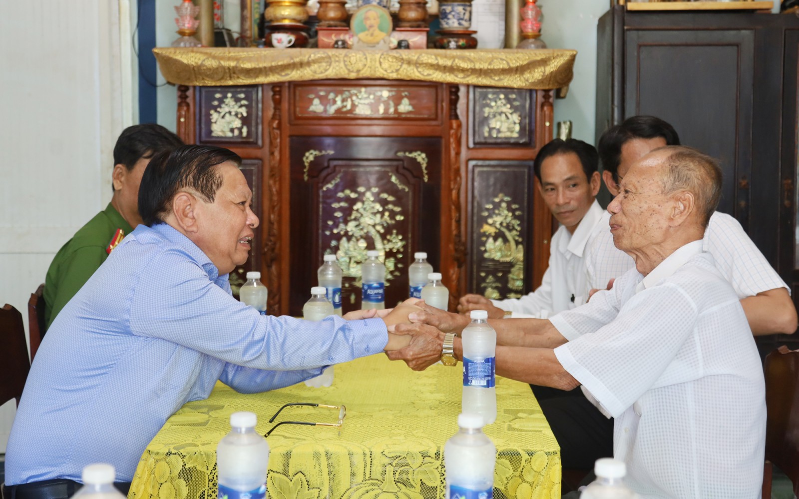 Bí thư Đảng ủy phường Rạch Giá Mai Hoàng Khởi chúc tết phường Vĩnh Thông, xã Tân Hội