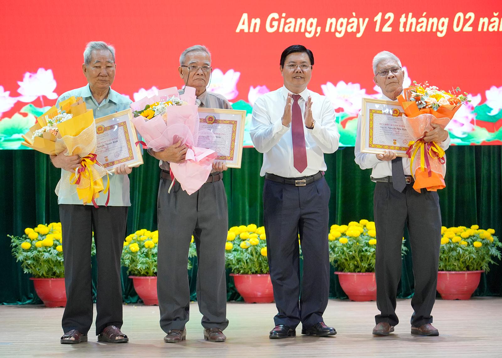 Tỉnh ủy An Giang họp mặt Ban Chấp hành Đảng bộ tỉnh các khóa