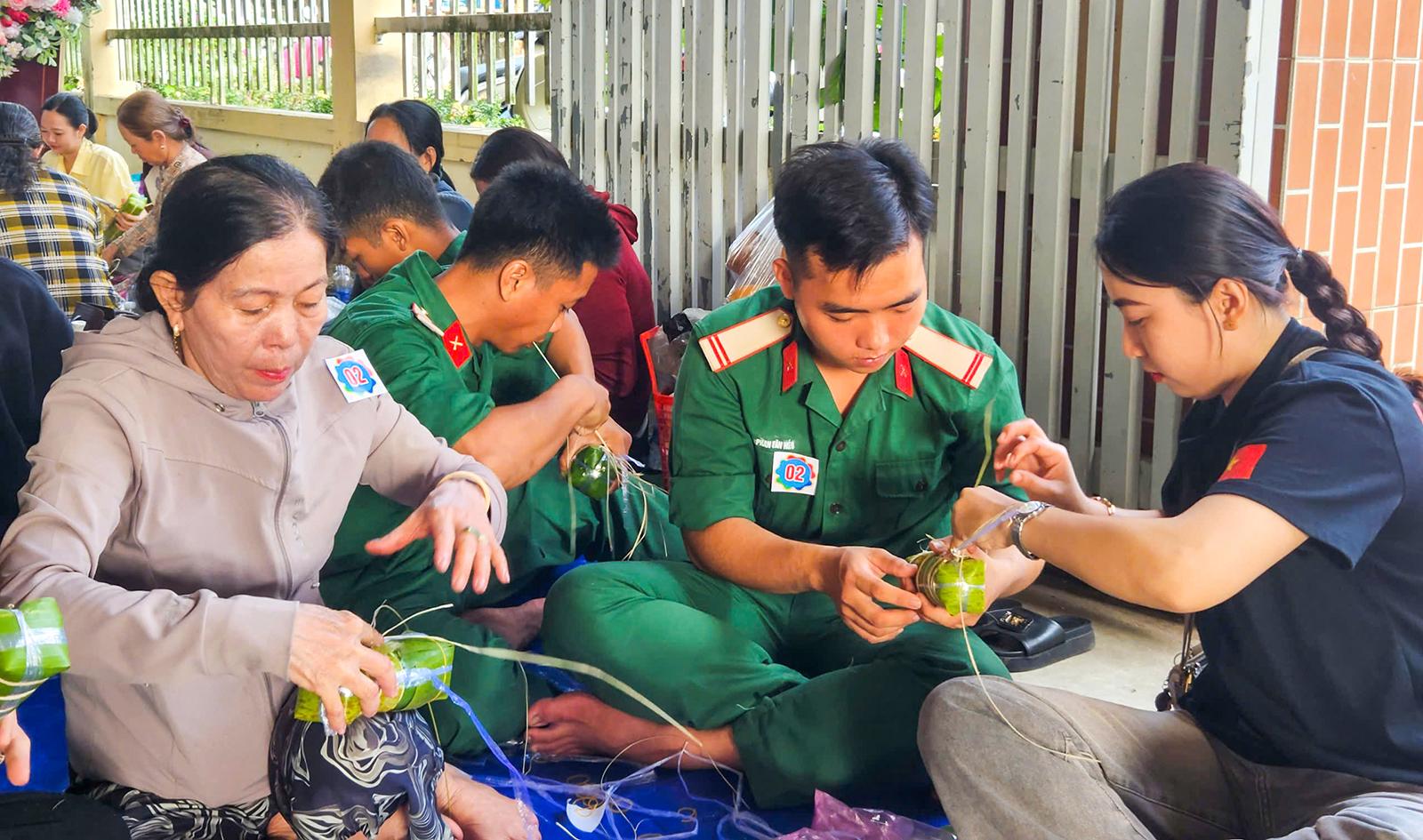 Tết ấm tình quân - dân