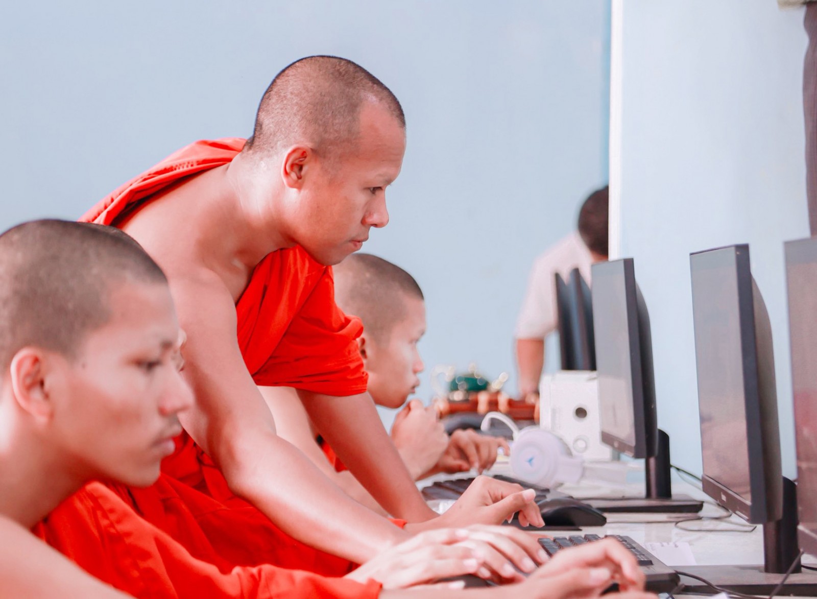 Đưa tri thức số đến chùa Khmer