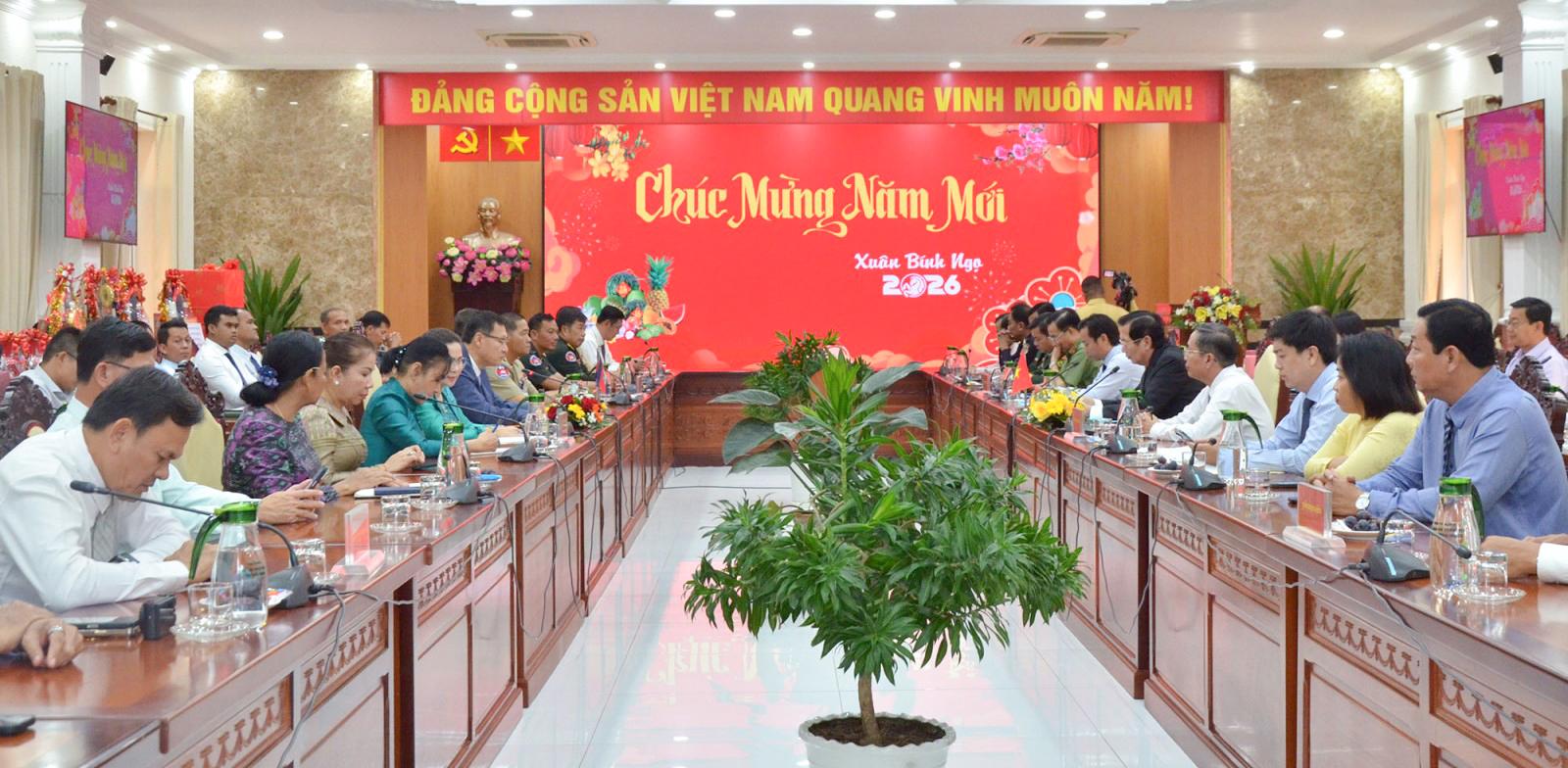 Đoàn đại biểu tỉnh Kandal thăm, chúc tết UBND tỉnh An Giang