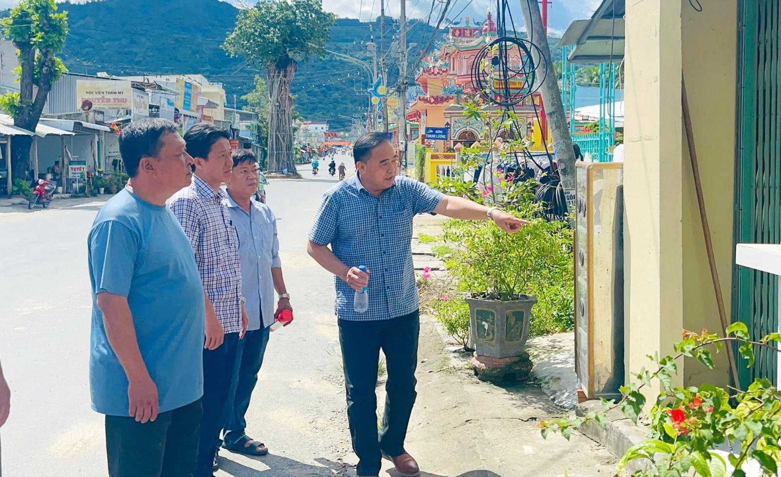 Xã Ba Chúc vận động người dân trả mặt bằng, mở rộng tuyến đường ngã ba Cây Dầu