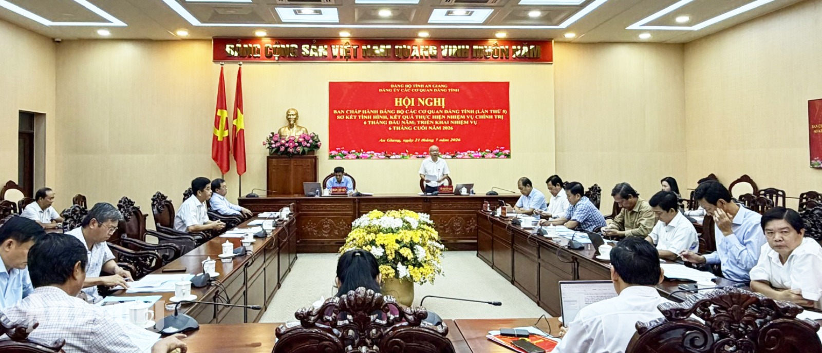 Đảng bộ Ban Tuyên giáo và Dân vận Tỉnh ủy An Giang nhận Cờ thi đua của Ban Thường vụ Tỉnh ủy
