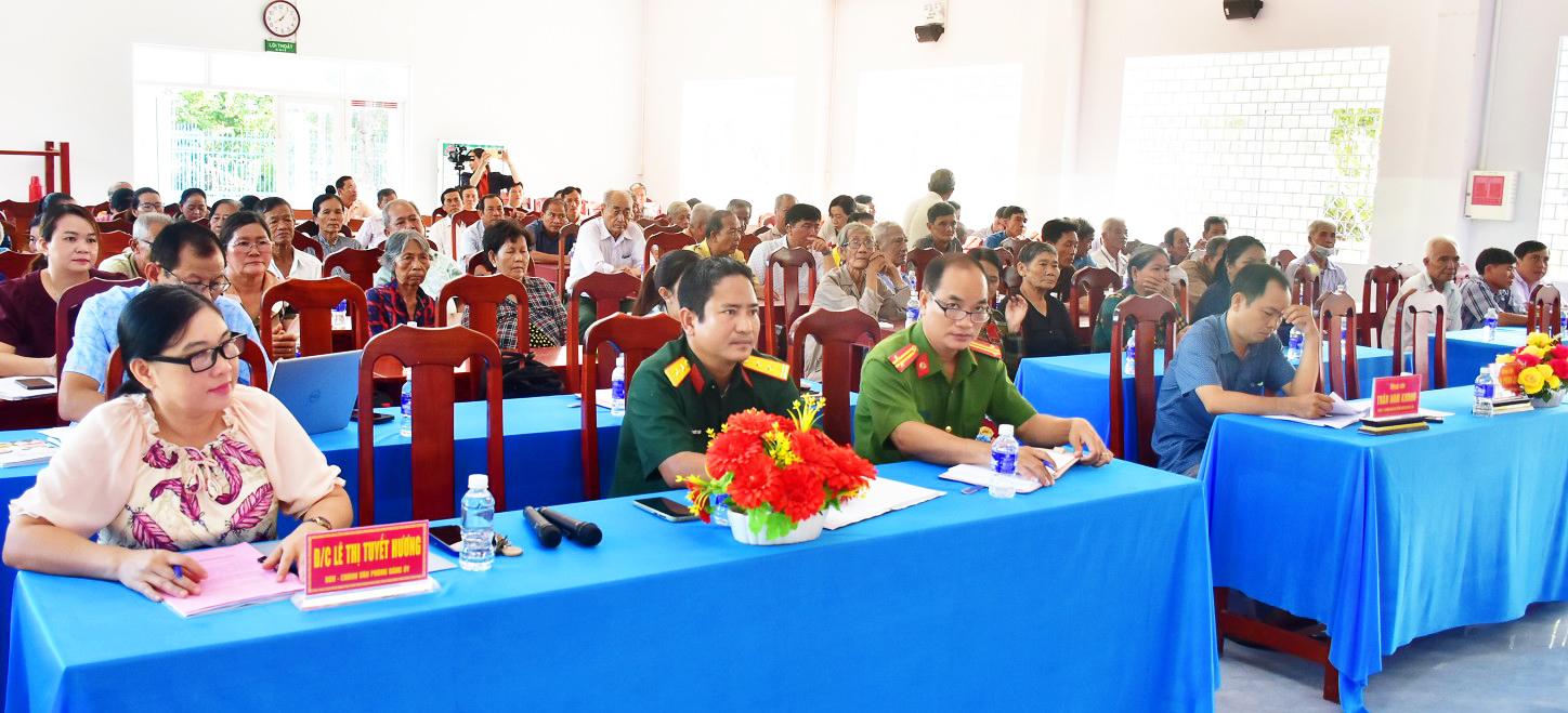 Cấp ủy, chính quyền xã Tân An đối thoại với dân