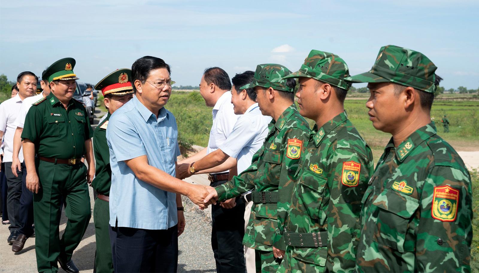 Bí thư Tỉnh ủy An Giang Nguyễn Tiến Hải khảo sát tuyến biên giới hai xã Vĩnh Gia, Ba Chúc và phường Tịnh Biên