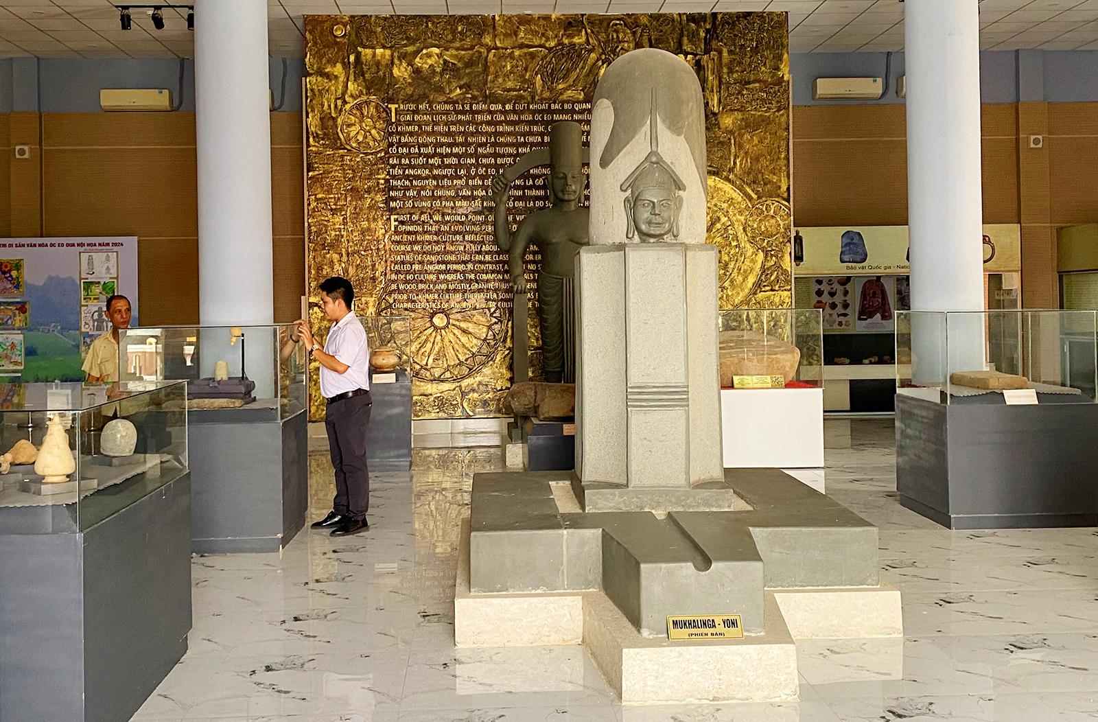 Về miền cổ vật