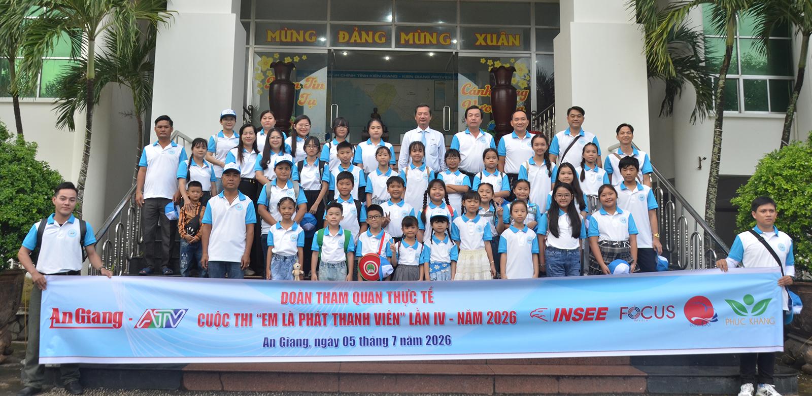 31 thí sinh “Em là phát thanh viên” trải nghiệm chương trình tham quan thực tế
