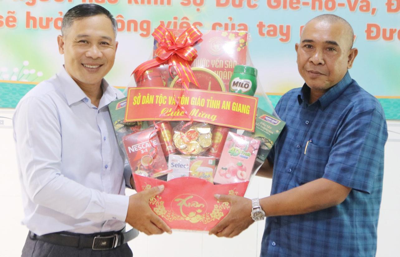 Thăm, chúc mừng các chức sắc Công giáo, Tin lành dịp lễ Phục sinh năm 2026