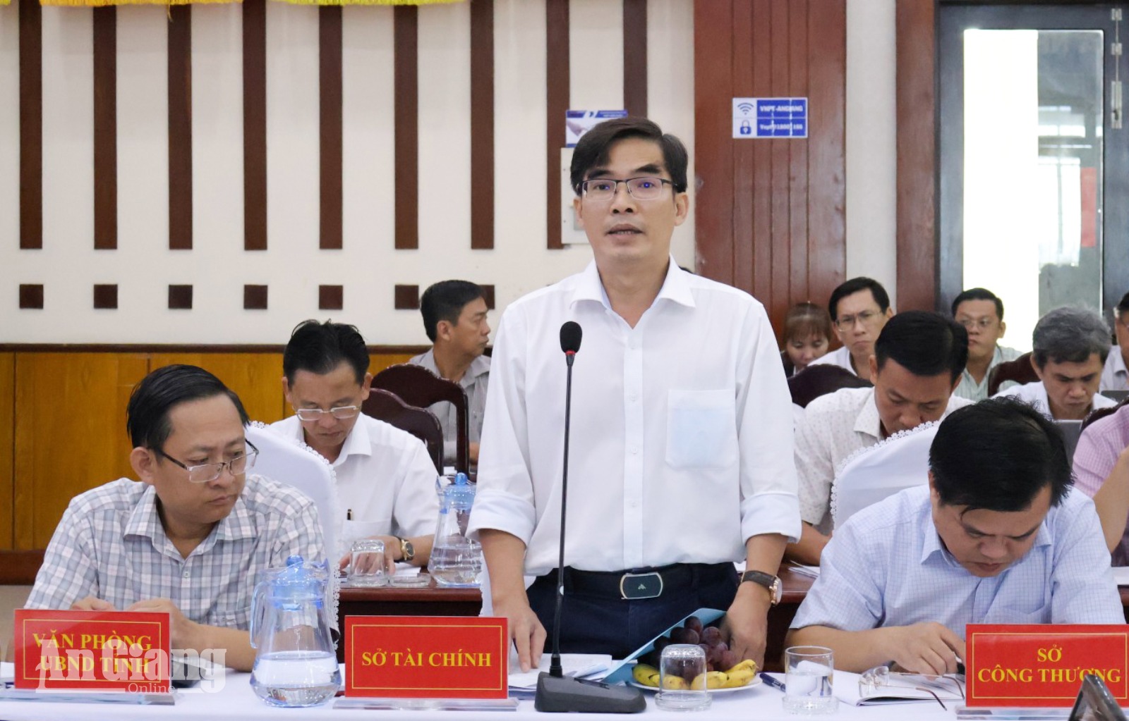 Chủ tịch UBND tỉnh An Giang Hồ Văn Mừng yêu cầu tháo gỡ dứt điểm vướng mắc thủ tục, đất đai cho doanh nghiệp