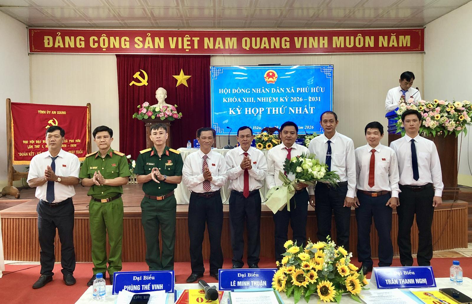 HĐND xã Phú Hữu kiện toàn tổ chức bộ máy chính quyền địa phương