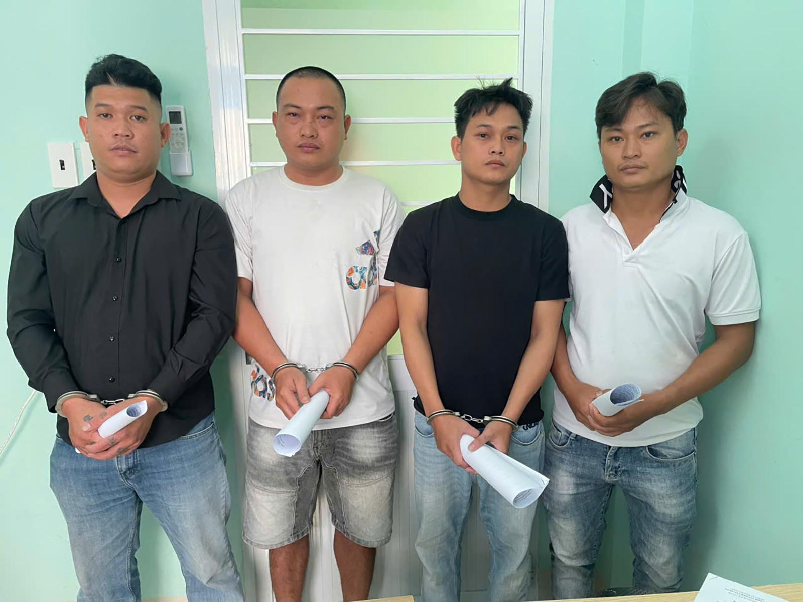 Khởi tố nhóm đối tượng giả làm cò lúa, chủ lúa lừa đảo chiếm đoạt hơn 3,3 tỷ đồng