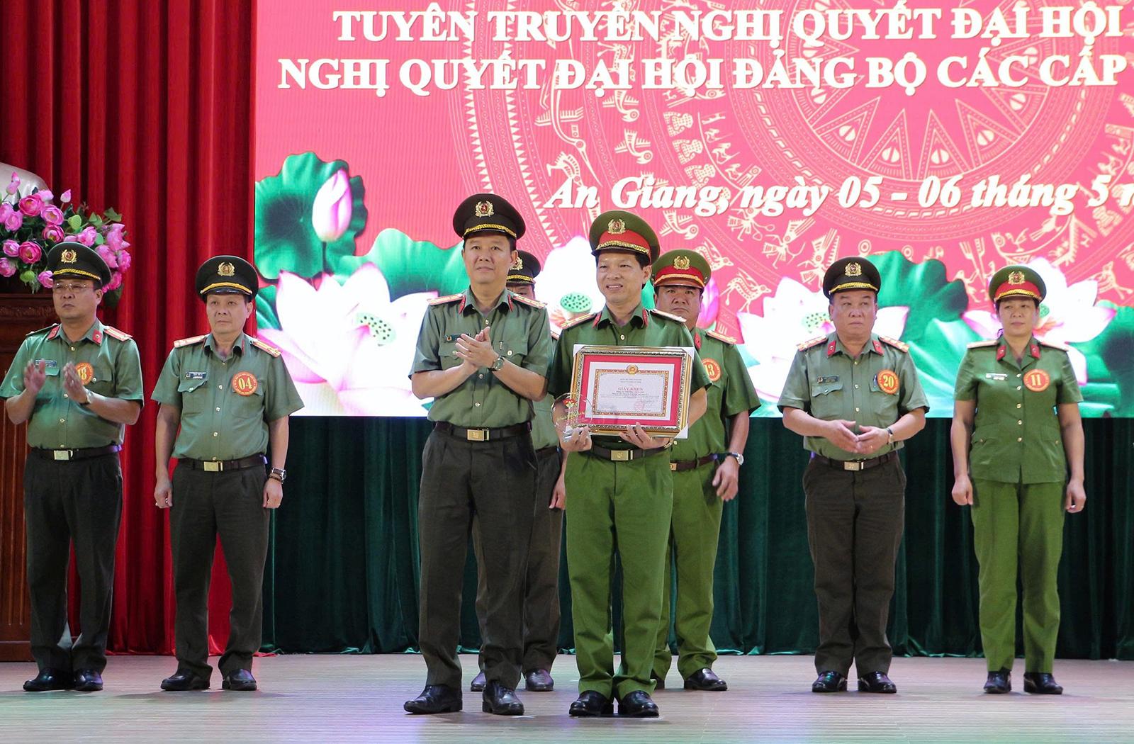Công an tỉnh bế mạc Hội thi Báo cáo viên giỏi năm 2026