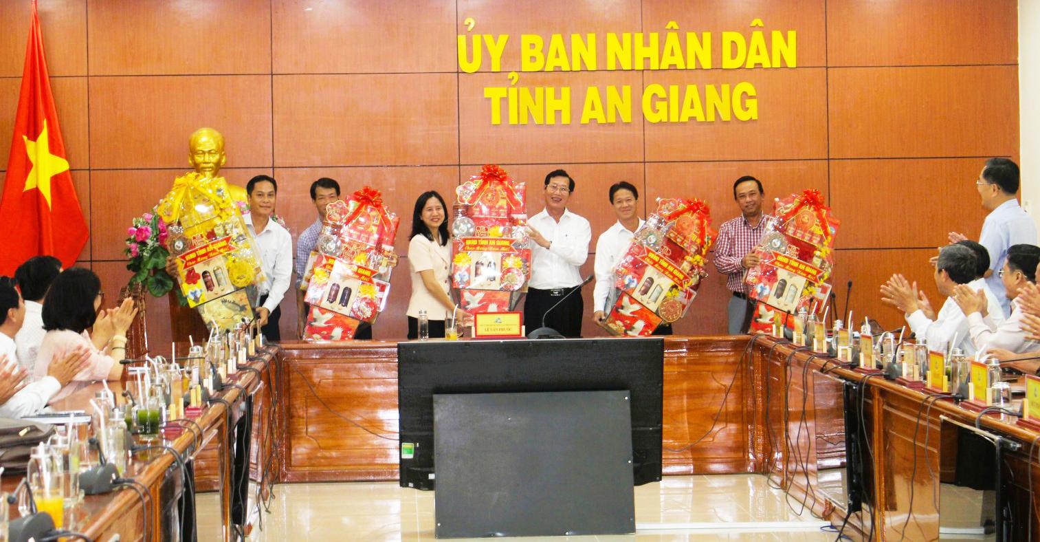 Phó Chủ tịch UBND tỉnh An Giang Lê Văn Phước làm việc với 10 xã, phường