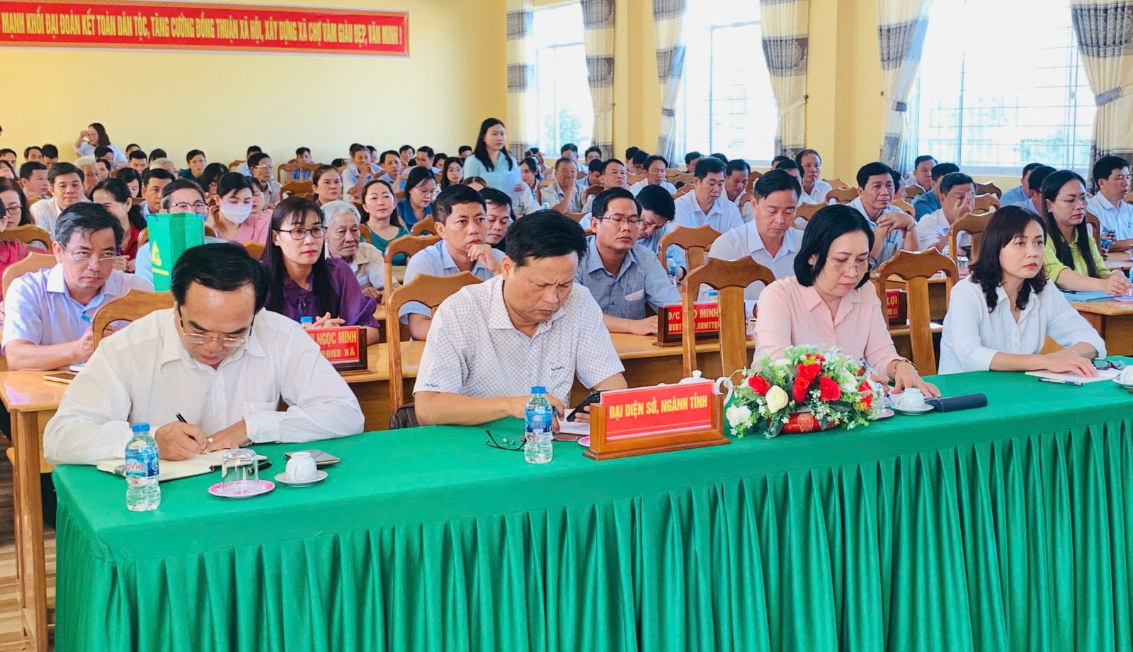 Đại biểu Quốc hội tiếp xúc cử tri trước Kỳ họp thứ 10