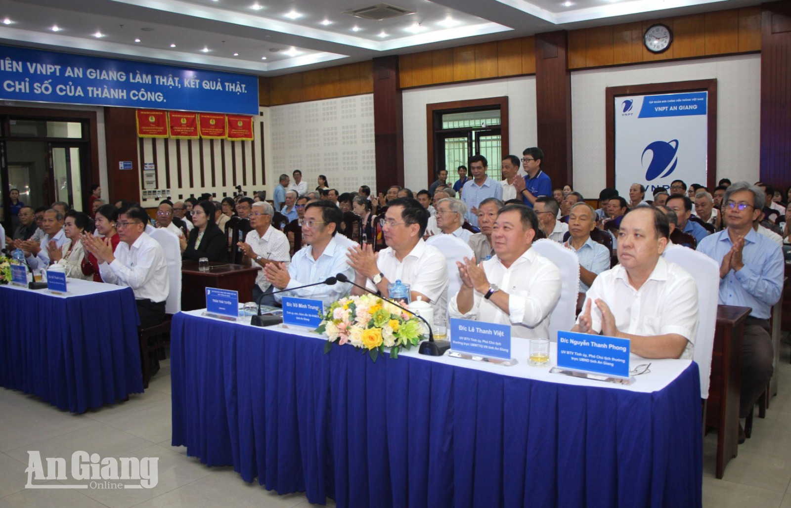 Hơn 300 đại biểu dự họp mặt 81 năm Ngày truyền thống ngành Bưu điện tại An Giang