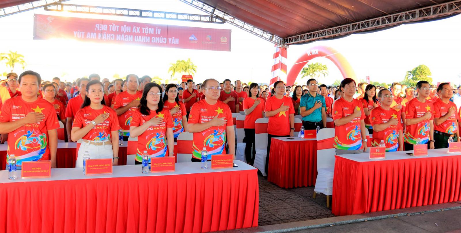 An Giang hưởng ứng tháng hành động phòng, chống ma túy năm 2026 Đại biểu thực hiện nghi thức tưởng niệm các anh hùng, liệt sĩ, các cán bộ, chiến sĩ đã anh dũng hy sinh trên mặt trận đấu tranh phòng, chống tội phạm ma túy.