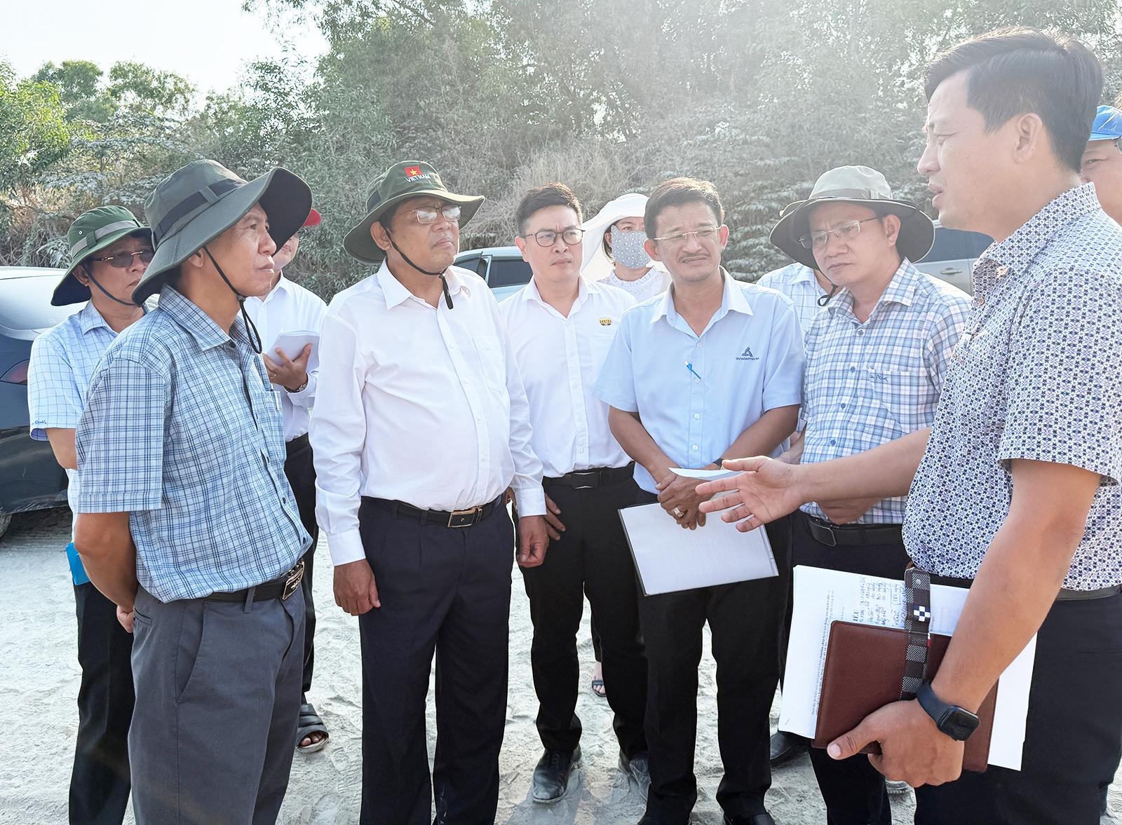 Phó Chủ tịch UBND tỉnh An Giang Ngô Công Thức khảo sát các khu mỏ khoáng sản phục vụ công trình APEC
