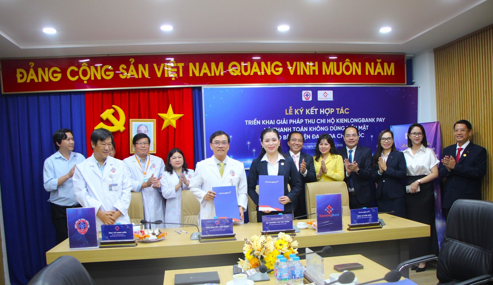 Hợp tác triển khai giải pháp thu hộ và thanh toán không dùng tiền mặt tại Bệnh viện Đa khoa Châu Đốc