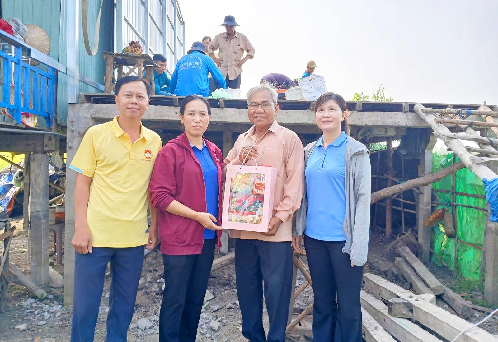 Học Bác là phải yêu thương đồng bào