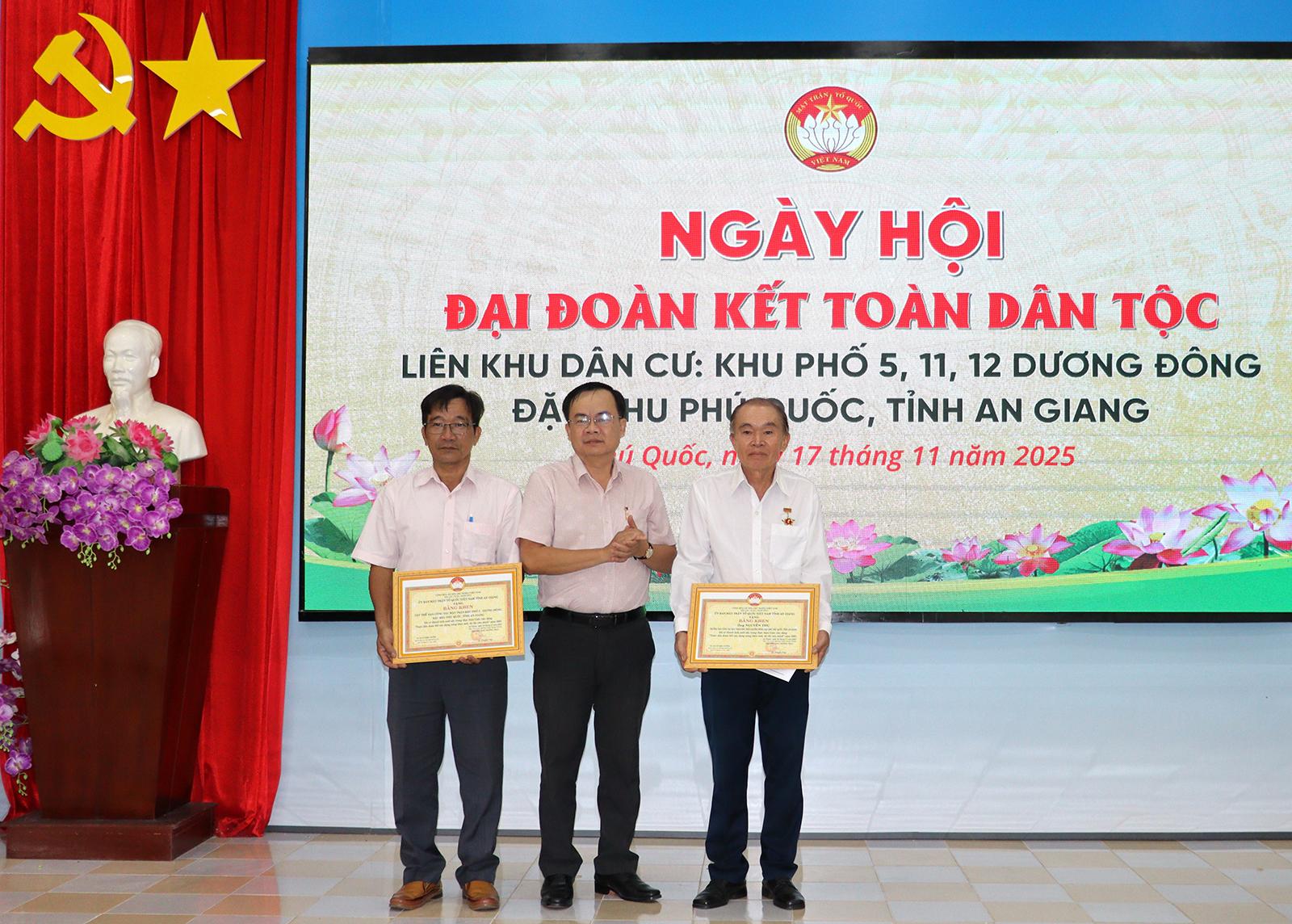 Chủ tịch UBND tỉnh An Giang Hồ Văn Mừng dự Ngày hội Đại đoàn kết toàn dân tộc tại đặc khu Phú Quốc