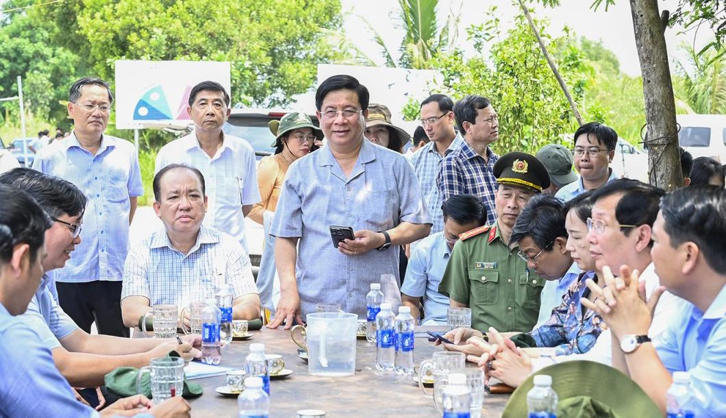 Chủ tịch UBND tỉnh Hồ Văn Mừng khảo sát một số dự án trên địa bàn hai xã An Biên và Tân Thạnh, Vườn quốc gia U Minh Thượng