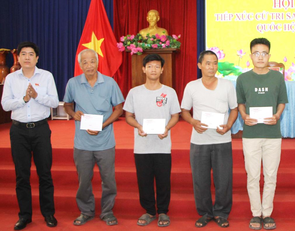 Đại biểu Quốc hội tiếp xúc cử tri hai xã Cù Lao Giêng, Nhơn Mỹ