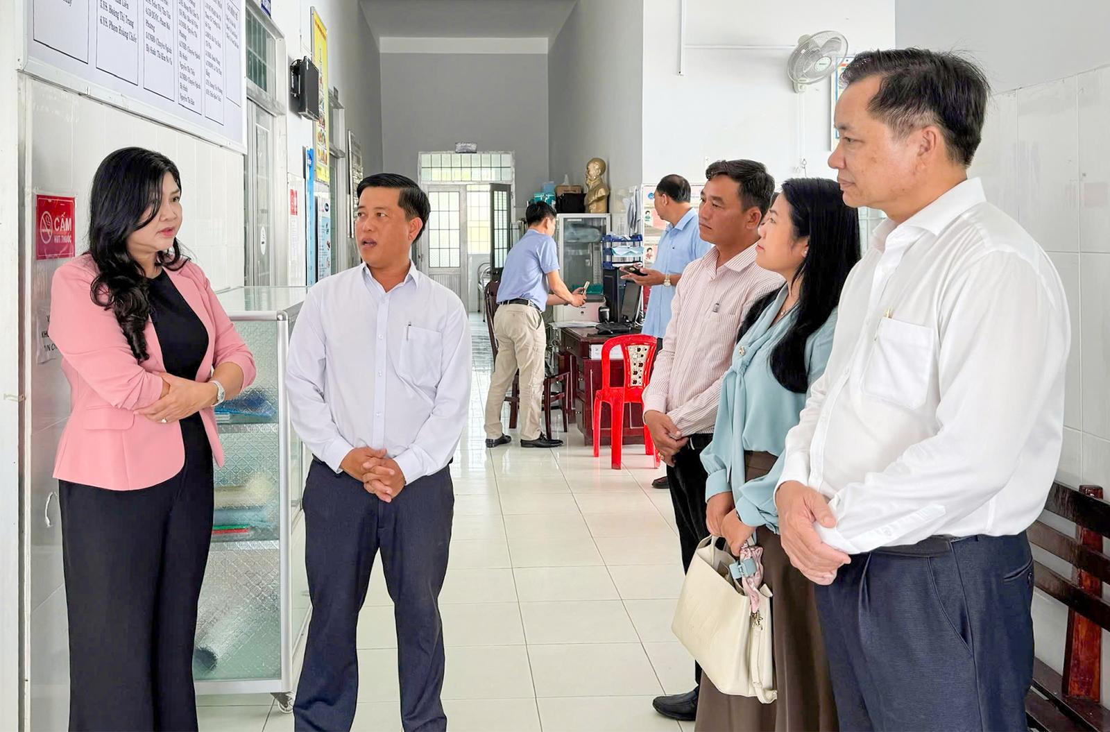 Đảng ủy xã Hòn Đất chủ động chuẩn bị khám sức khỏe định kỳ cho người dân
