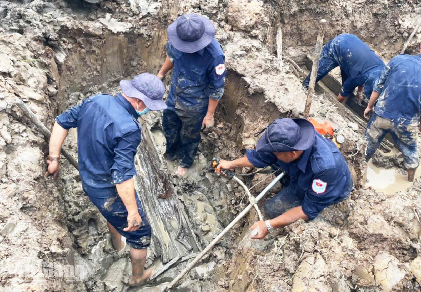 Đội K92 cất bốc 3 hài cốt liệt sĩ tại xã Vĩnh Tuy
